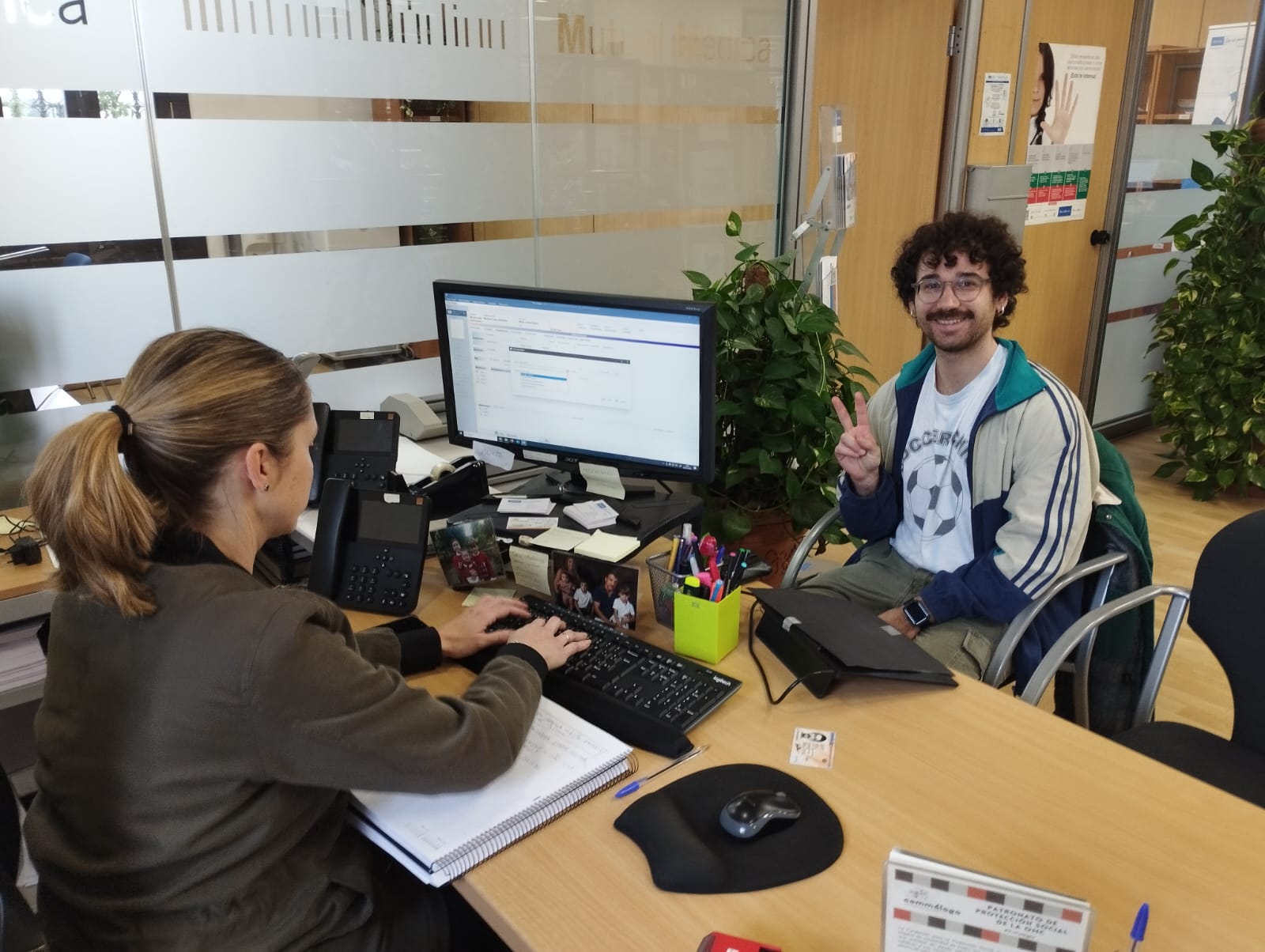 Los MIR eligen Málaga para hacer su residencia y llegan a colegiarse en nuestras oficinas ‘cargados de ilusión’